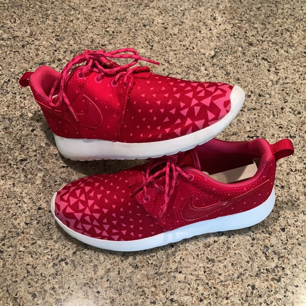 Size 5Y Nike Roshe One GS 'Gym Red' - Picture 6 of 13